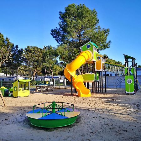 Camping Le Clos Des Pins Saint-Hilaire-de-Riez Exterior foto